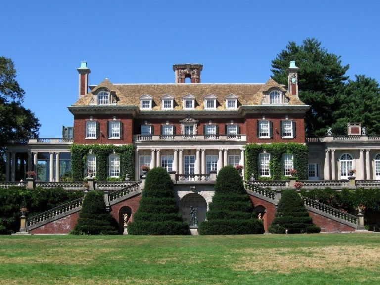 Manhasset library expands free museum passes program Manhasset library expands free museum passes program