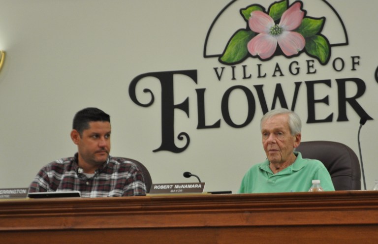 Flower Hill passes law regulating light displays