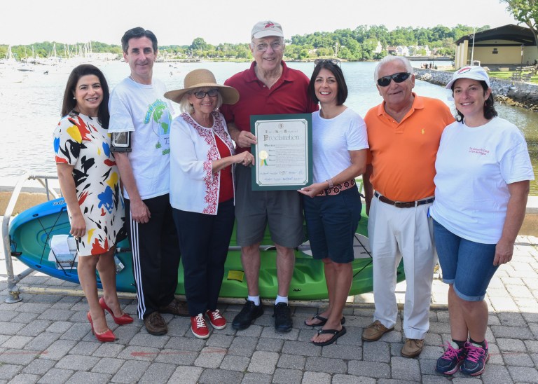 Town celebrates 14th annual Manhasset Bay Kayak Run