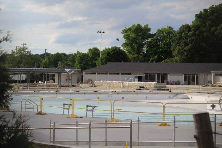 Martin Park pool contractor declares bankruptcy