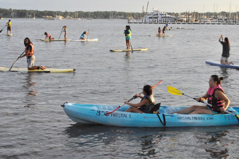 Teenagers paddle out to clean the bay Teenagers paddle out to clean the bay