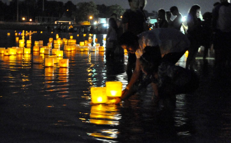 Lantern festival lights up the North Shore Lantern festival lights up the North Shore