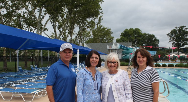 Town unveils shade structure at Manorhaven Beach Park