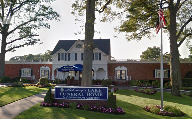 Albertson woman sues funeral home for mixing up dad’s ashes Albertson woman sues funeral home for mixing up dad’s ashes