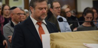 Cantor Raphael Frieder leads a group of congregants in song at Temple Israel, one of many congregations to hold memorial services across the North Shore. (Photo by Janelle Clausen)