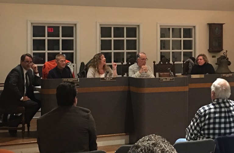 Roslyn Chamber of Commerce requests changes to village parking Roslyn Chamber of Commerce requests changes to village parking