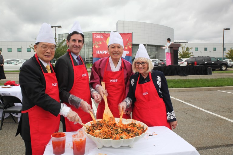 Bosworth, Wink celebrate Chuseok Bosworth, Wink celebrate Chuseok