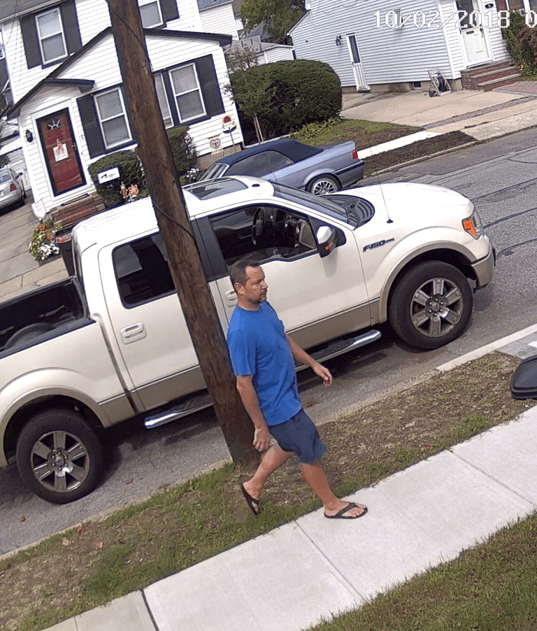 Police searching for mattress swiper Police searching for mattress swiper
