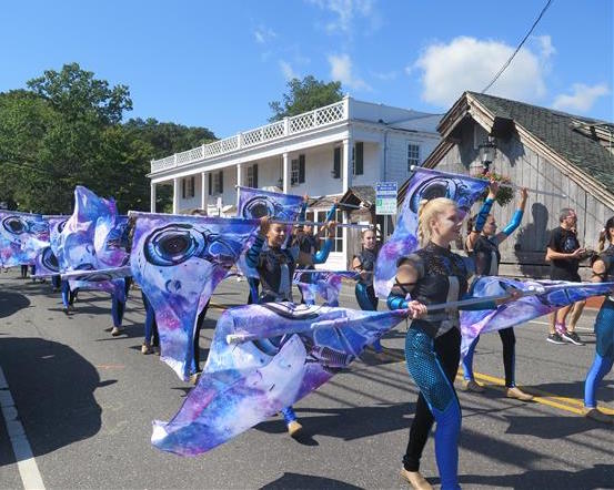 Roslyn parades to the tune of the Marching Bulldogs