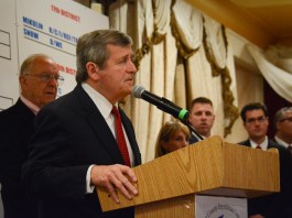 Nassau County Republican Chairman Joseph Cairo addresses event attendees about election results. (Photo by Janelle Clausen)