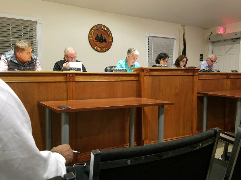 Russell Gardens talks tennis, safety and elections