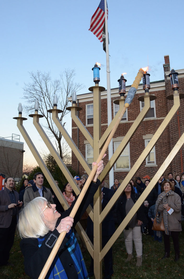 Manhasset public menorah lighting celebration