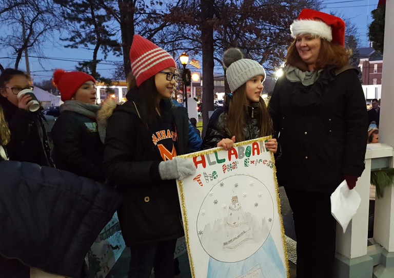 Manhasset tree lighting draws hundreds, including Santa Claus