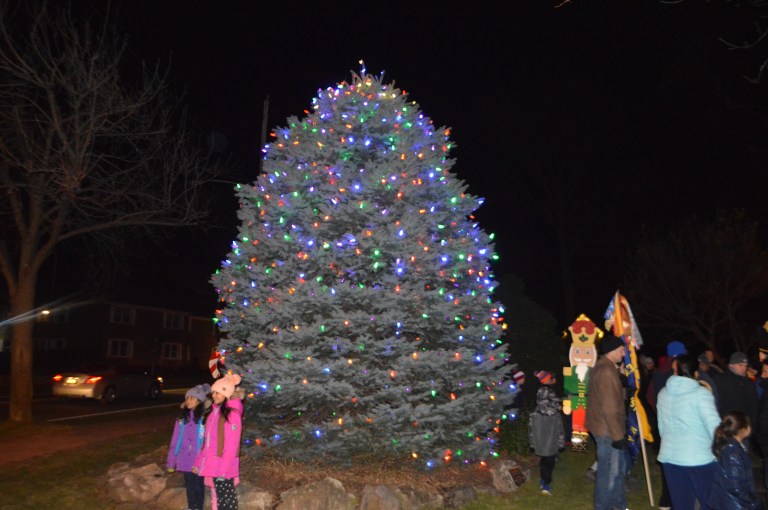 East Williston rings in the holiday season