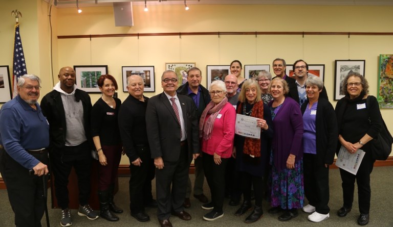 Anthony D’Urso honors artists at Manhasset Library