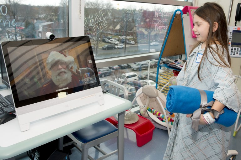 Santa goes hi-tech at Cohen Children’s Medical Center