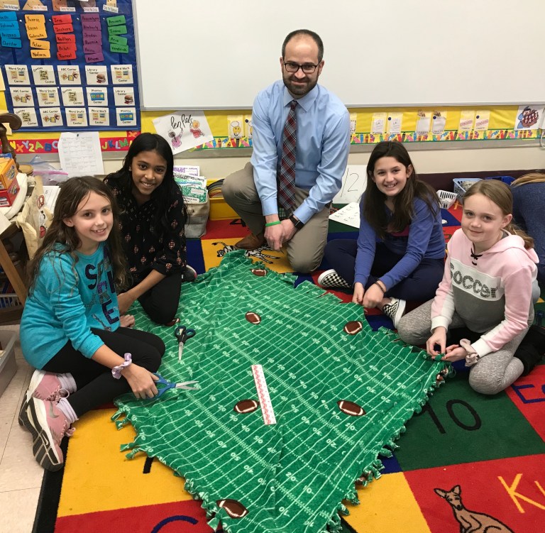 Manor Oaks students give comfort to others