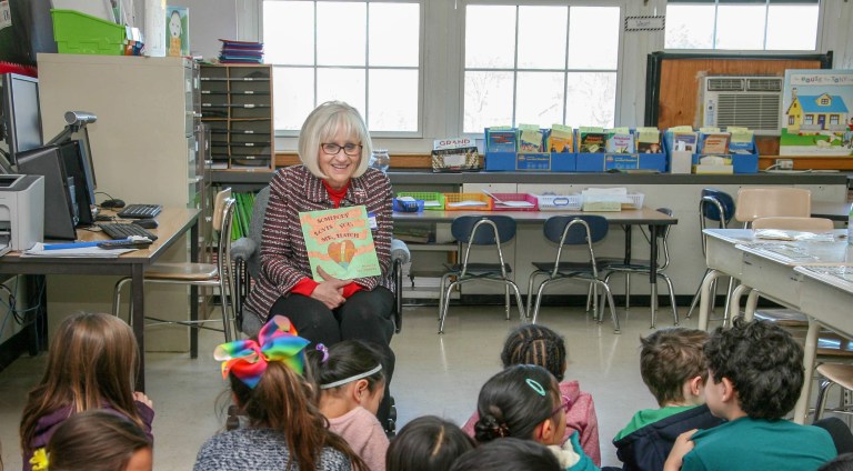 Supervisor Bosworth celebrates “Guess Who’s Coming to Read” at Munsey Park