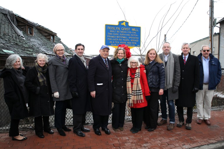 North Hempstead and Roslyn Landmark Society unveil historical marker