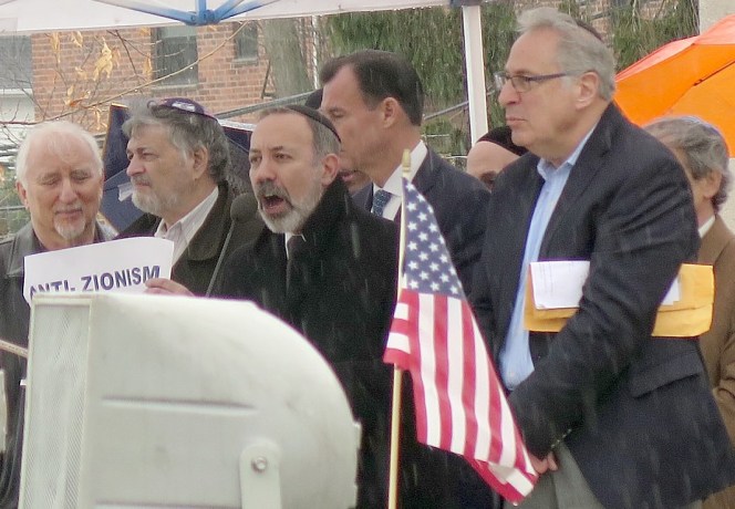 Rabbi Dale Polakoff of Great Neck Synagogue addressing attendees at an anti-semitism rally on Saturday with other speakers, including Rep. Tom Suozzi, a Democrat from Glen Cove. (Photo by Karen Rubin)