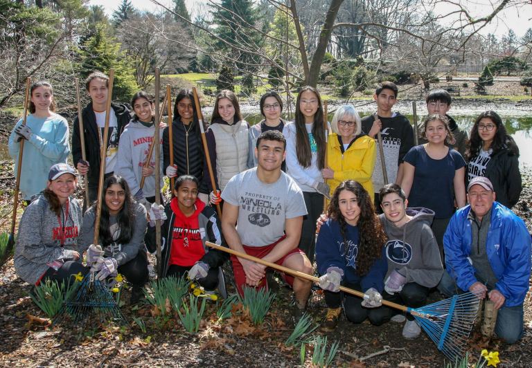 Mineola and Carle Place High School Volunteers Participate in Spring Clean-Up Mineola and Carle Place High School Volunteers Participate in Spring Clean-Up