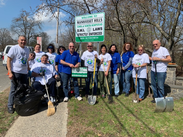 D’Urso joins Ridders Pond Earth Day clean-up