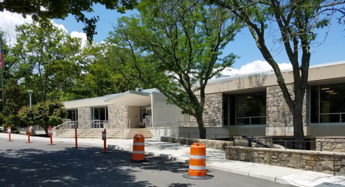 Great Neck Library's Main Library on Bayview Avenue. (Photo by Janelle Clausen)