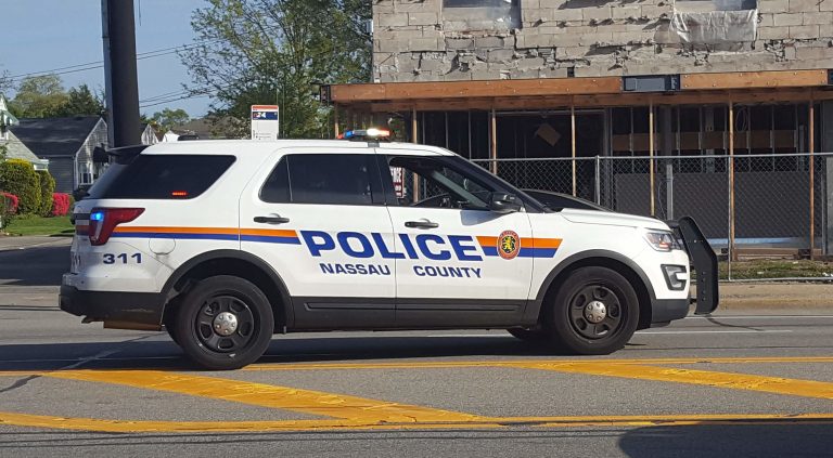 One dead in Searingtown crash