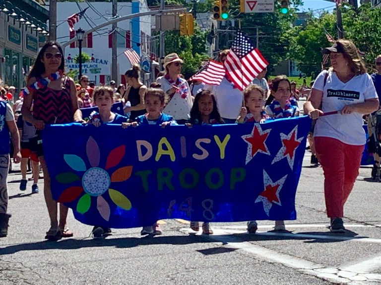 Hundreds turn out to commemorate Port Washington veterans