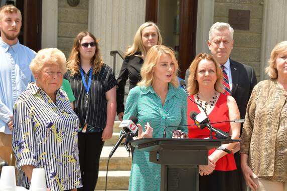 County officials vote to ban Styrofoam County officials vote to ban Styrofoam