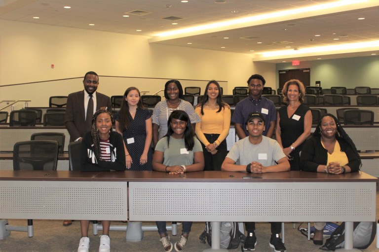 Zucker School of Medicine launches new pipeline program for underserved collegians Zucker School of Medicine launches new pipeline program for underserved collegians
