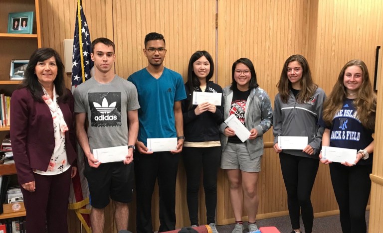 Floral Park Memorial seniors awarded scholarships