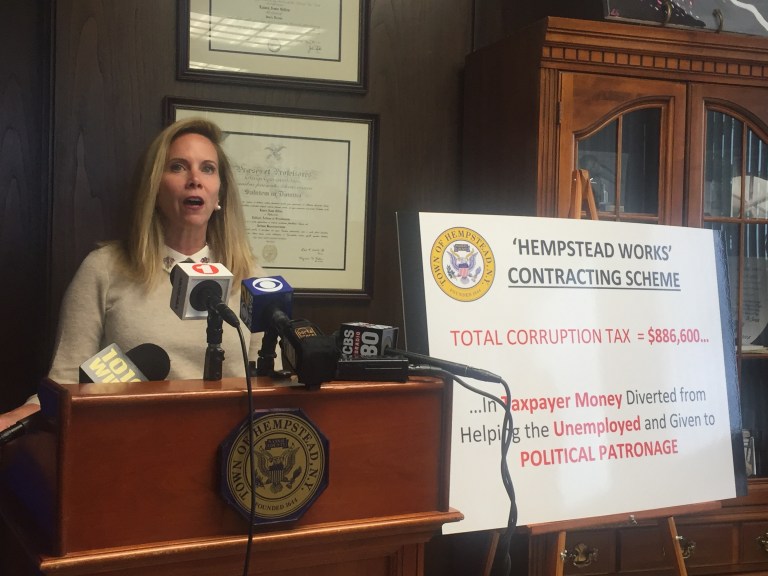 Gillen calls for investigation of HR contract