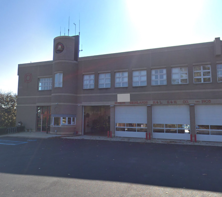Cell tower on Roslyn Highlands gets town cease and desist Cell tower on Roslyn Highlands gets town cease and desist