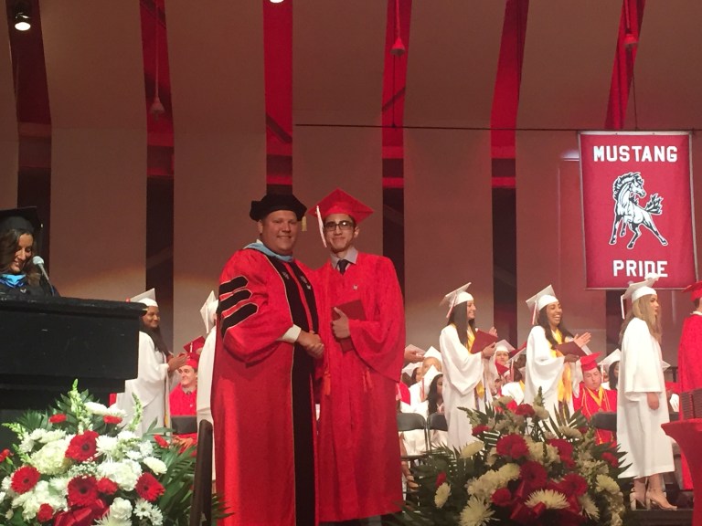 Mineola hosts 128th commencement, mourns student Mineola hosts 128th commencement, mourns student