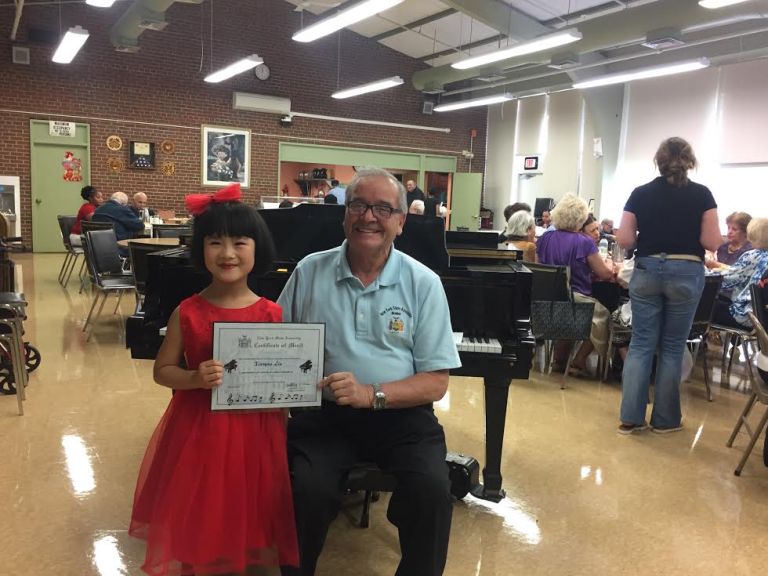 D’Urso congratulates renowned 5-year-old pianist