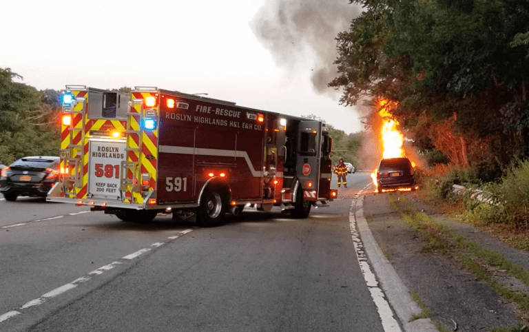 Off-duty cop gets man out of burning car