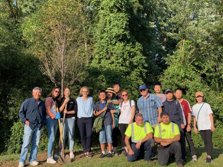 Councilmember Lurvey Participates in Whitney Pond Park Community Clean-up