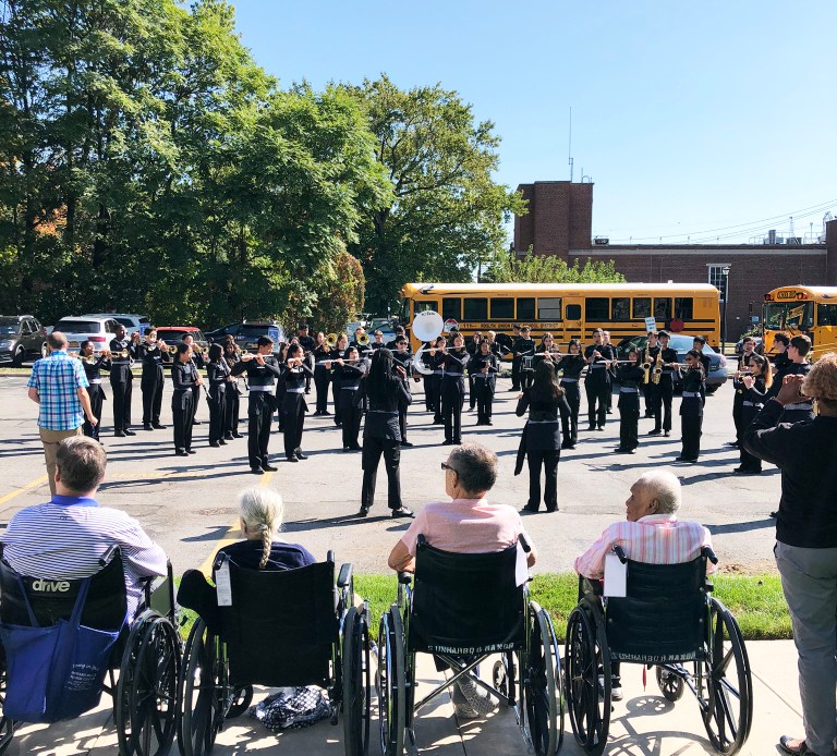 Roslyn Marching Bulldogs Perform at Sunharbor