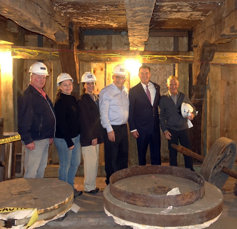 Congressman Tom Suozzi visits the Roslyn Grist Mill