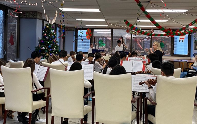String ensemble performs at Sunharbor