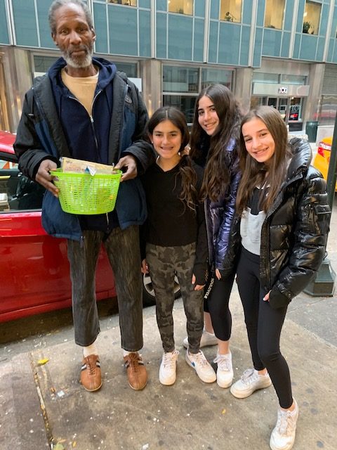 Great Neck sisters embody holiday spirit, donate to NYC homeless Great Neck sisters embody holiday spirit, donate to NYC homeless