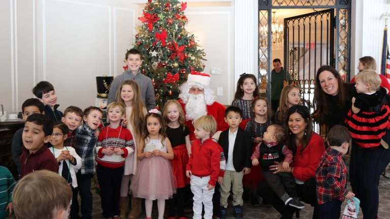 The Mothers’ Group of Manhasset celebrates the season