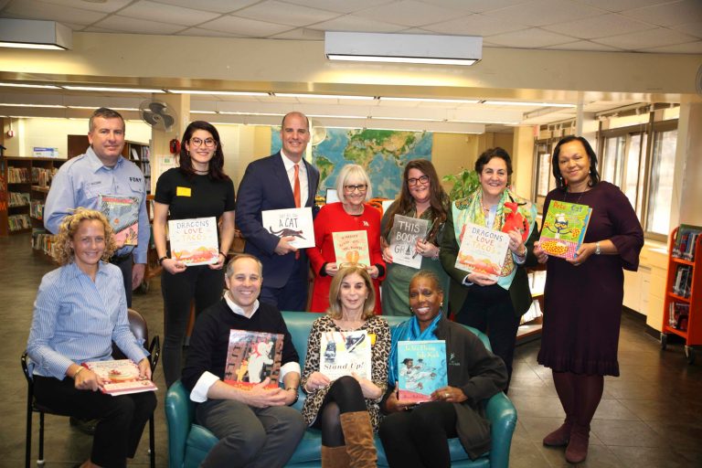 Bosworth attends “Guess Who’s Coming to Read?” at Shelter Rock Elementary Bosworth attends “Guess Who’s Coming to Read?” at Shelter Rock Elementary