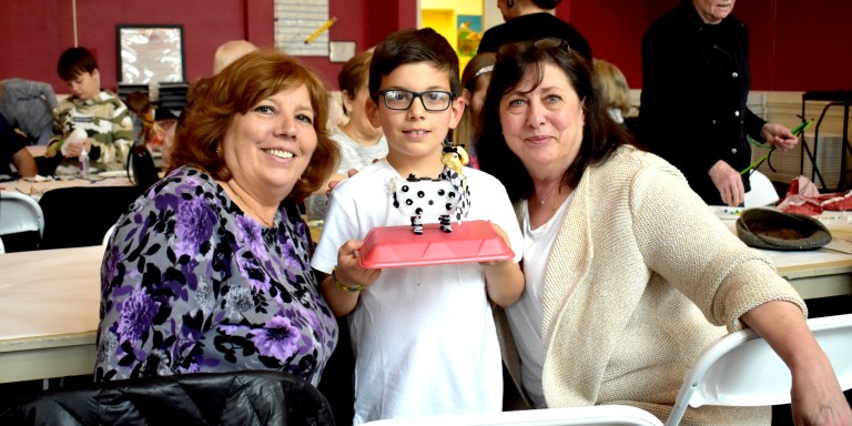 Glen Head School Second Graders celebrate GrandApple Day