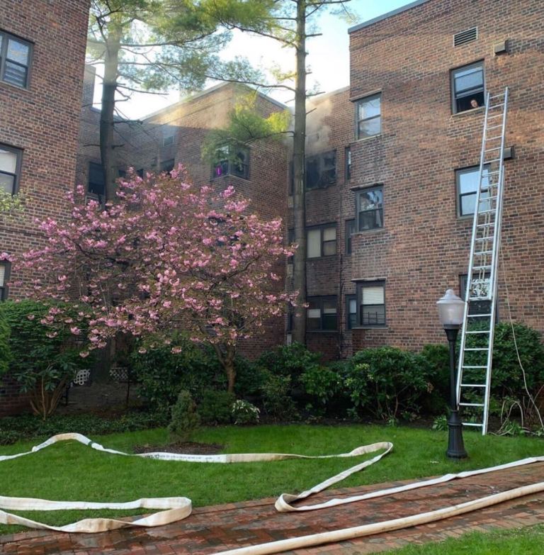Eight injured in fire at apt. complex in Great Neck Plaza