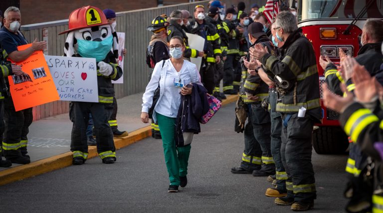 Hundreds of first responders clap for North Shore Hospital employees