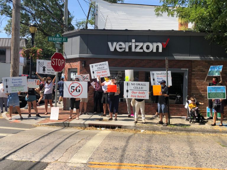 Port residents protest 5G towers outside Verizon store Port residents protest 5G towers outside Verizon store