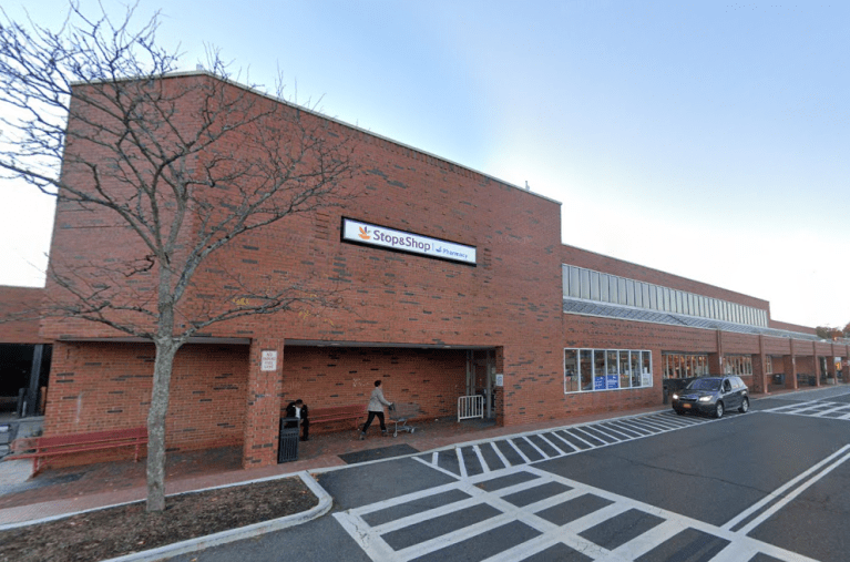 Roslyn woman arrested for leaving children in car