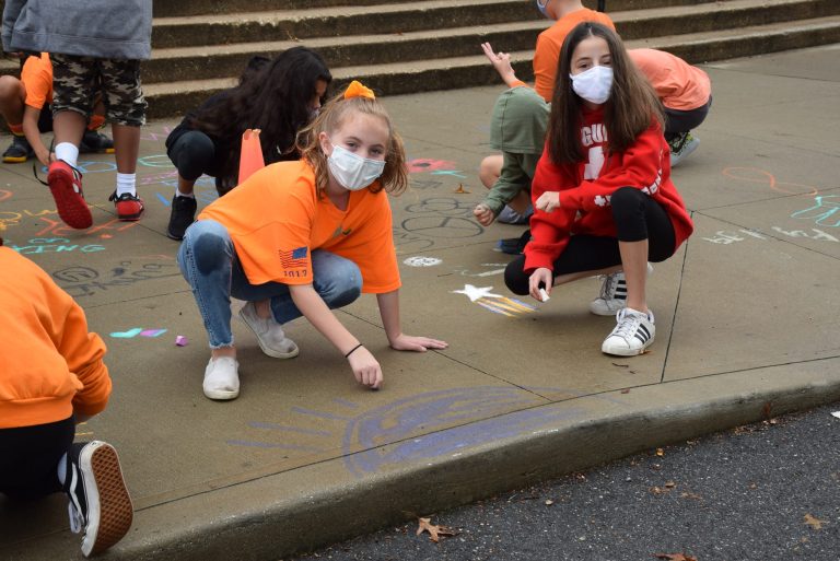 Mineola Middle School students celebrate Unity Day